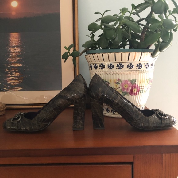 Brown croc design shoes size 8 - Picture 3 of 8